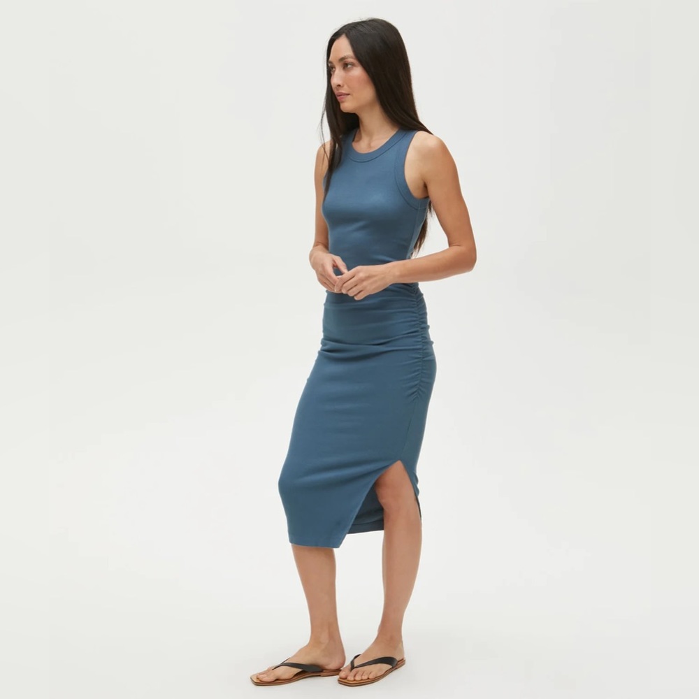 Ribbed midi dress with slit